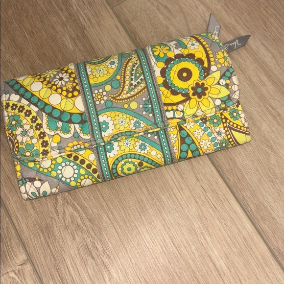 Vera Bradley Lemon Parfait Trifold Clutch Wallet in cotton material - Picture 2 of 6
